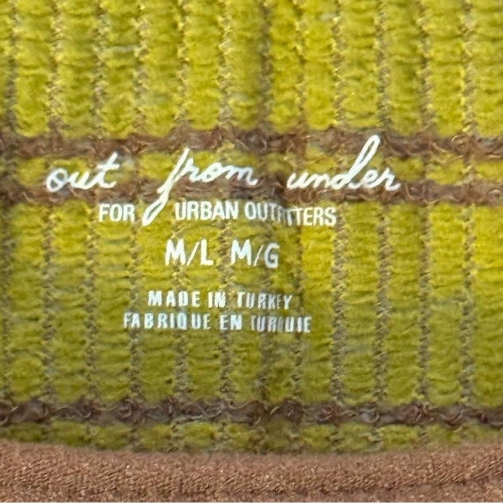 Women’s Urban Outfitters Cropped Tank Top. Medium - Picture 4 of 4